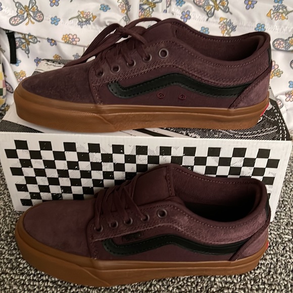 Vans Men’s Chukka Low Sid
Port/Gum
VN0A5KQZK10
Sneakers - Picture 3 of 16